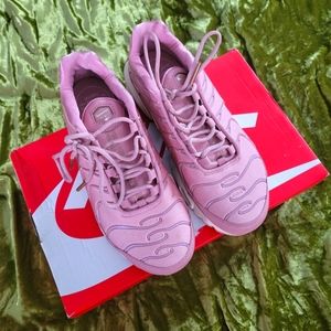 Women's Air Max plus 6.5 size.
